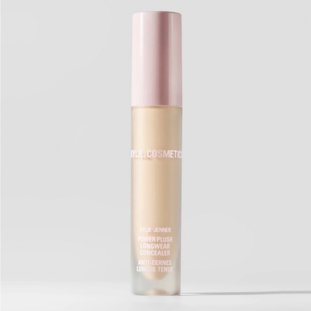KYLIE Cosmetics
Power Plush Longwear Concealer - 1W